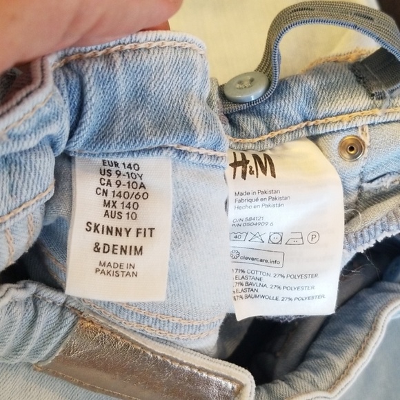 ⛔️SOLD⛔️H&M light blue destructed skinny jeans - Picture 2 of 3
